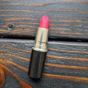 Mac Cosmetics Relentlessly Red Retro Matte Lipstick